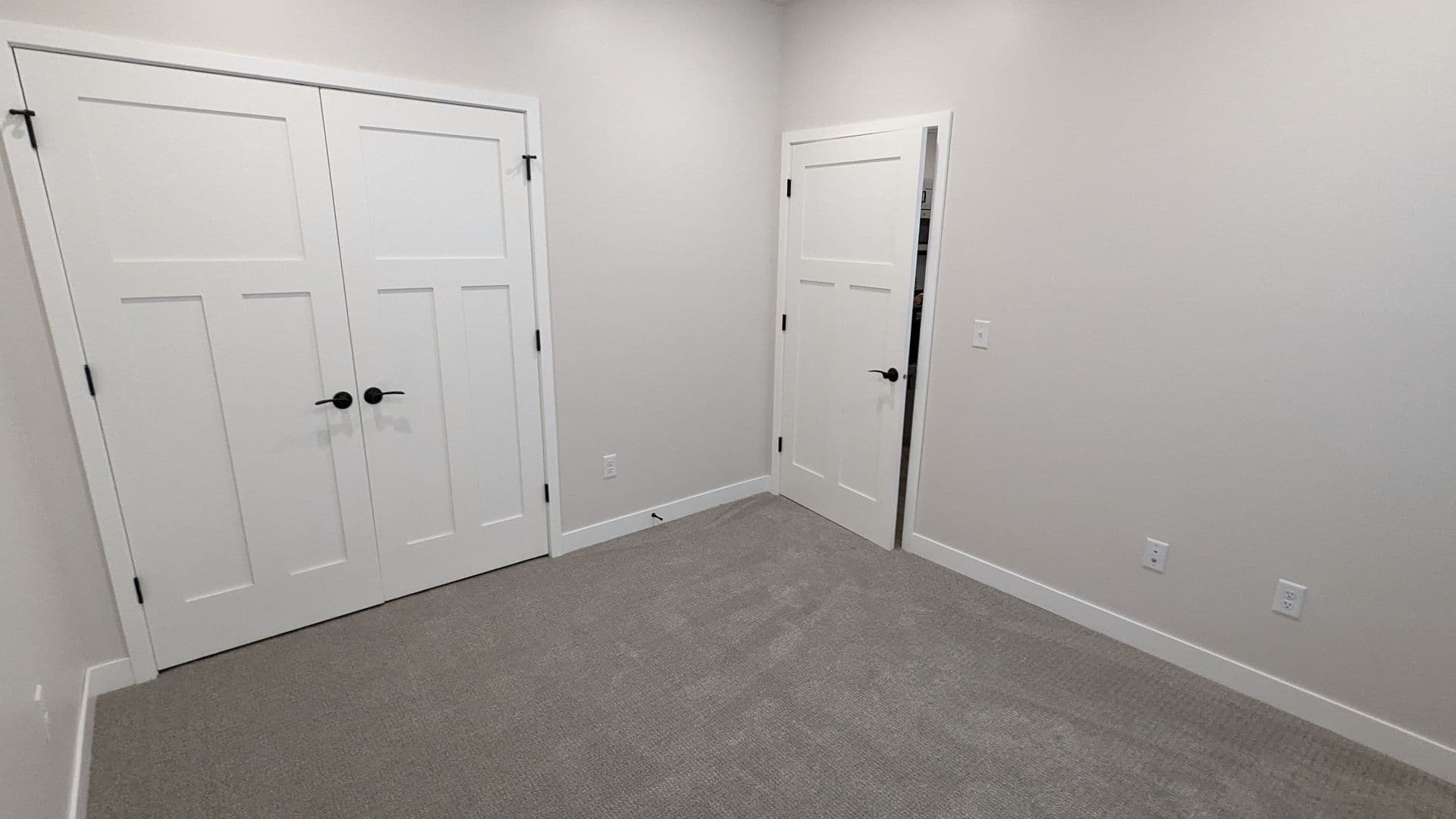 Madelia Apartment: 116 W Main Street