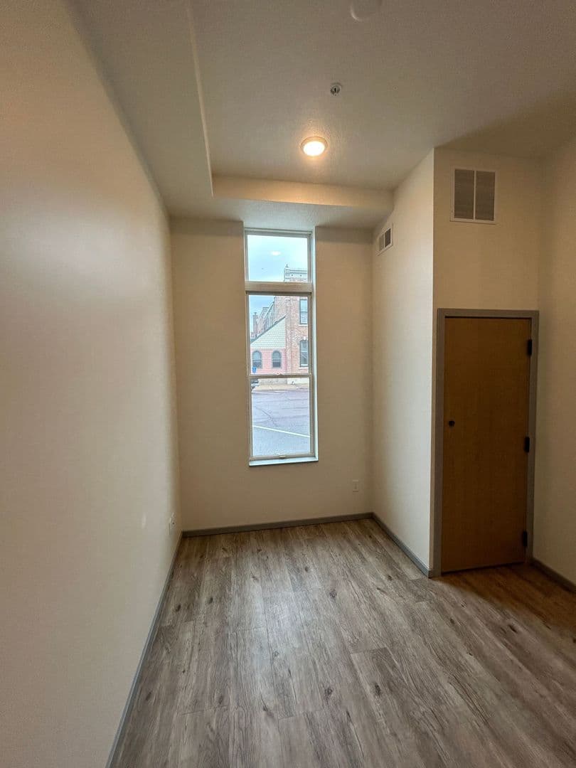 Saint Peter Apartment: 410-418 South Minnesota Avenue