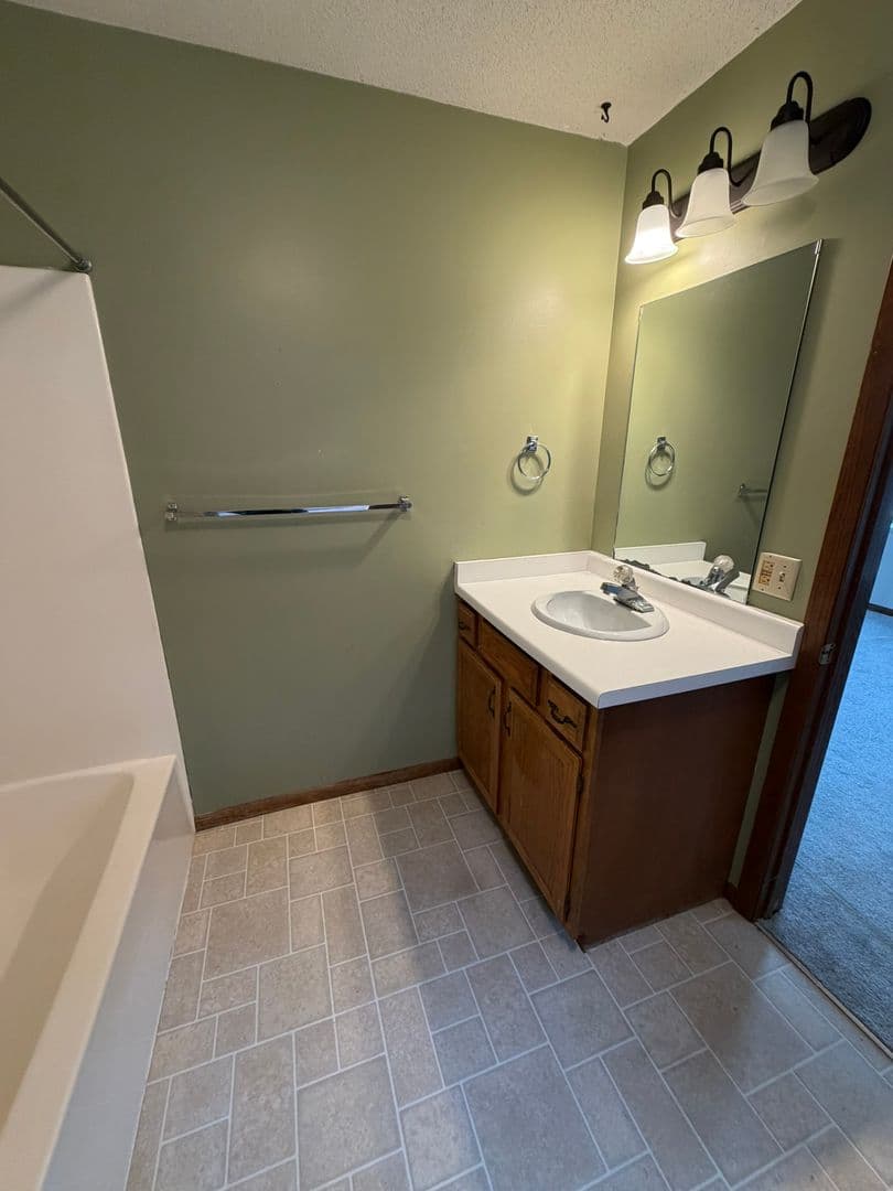 North Mankato Apartment: 442 Belgrade Avenue