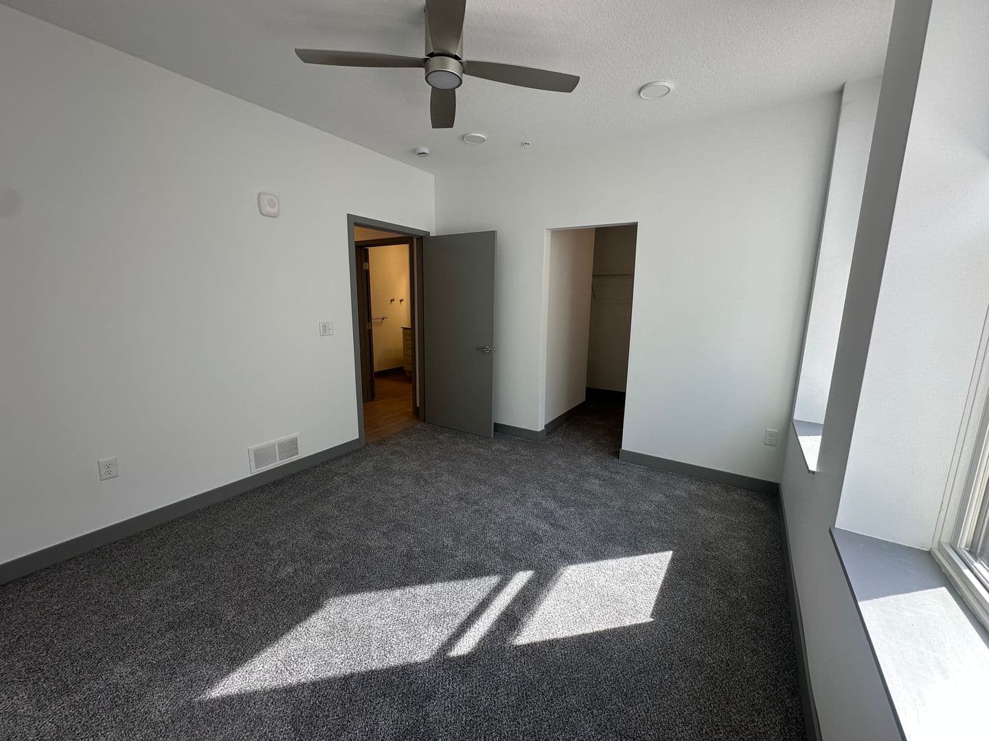 Red Wing Apartment: 222 Bush Street
