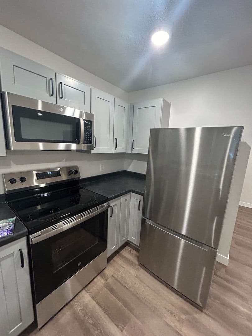Le Sueur Apartment: 128 S 2nd Street