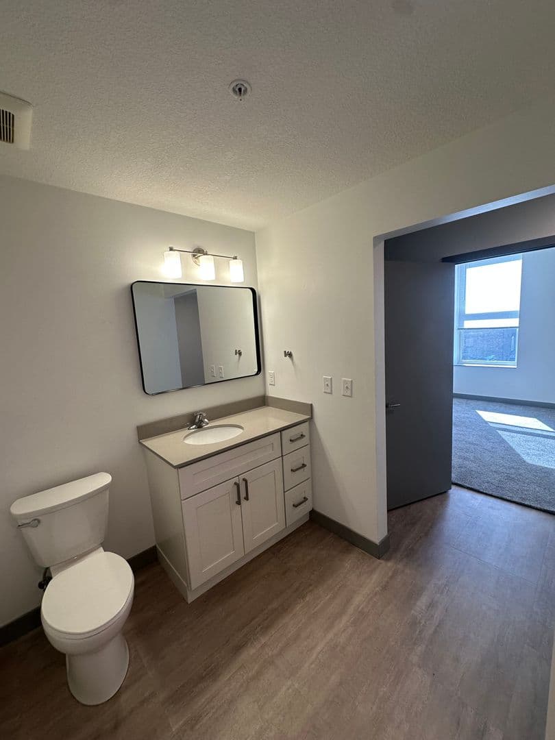Red Wing Apartment: 222 Bush Street
