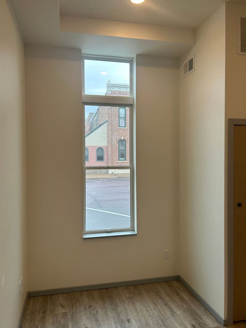 Saint Peter Apartment: 410-418 South Minnesota Avenue