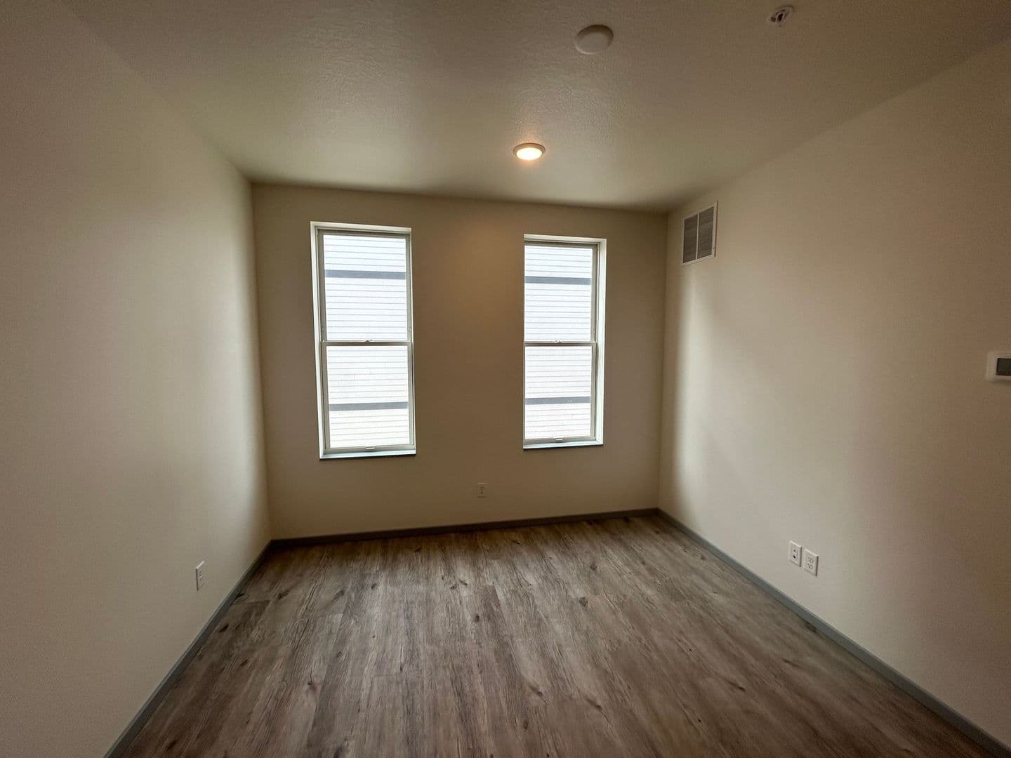 Saint Peter Apartment: 410-418 South Minnesota Avenue