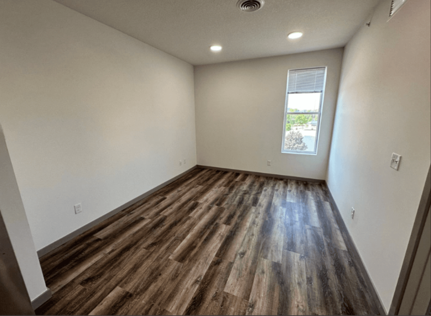 Marshall Apartment: 103 W Lyon Street