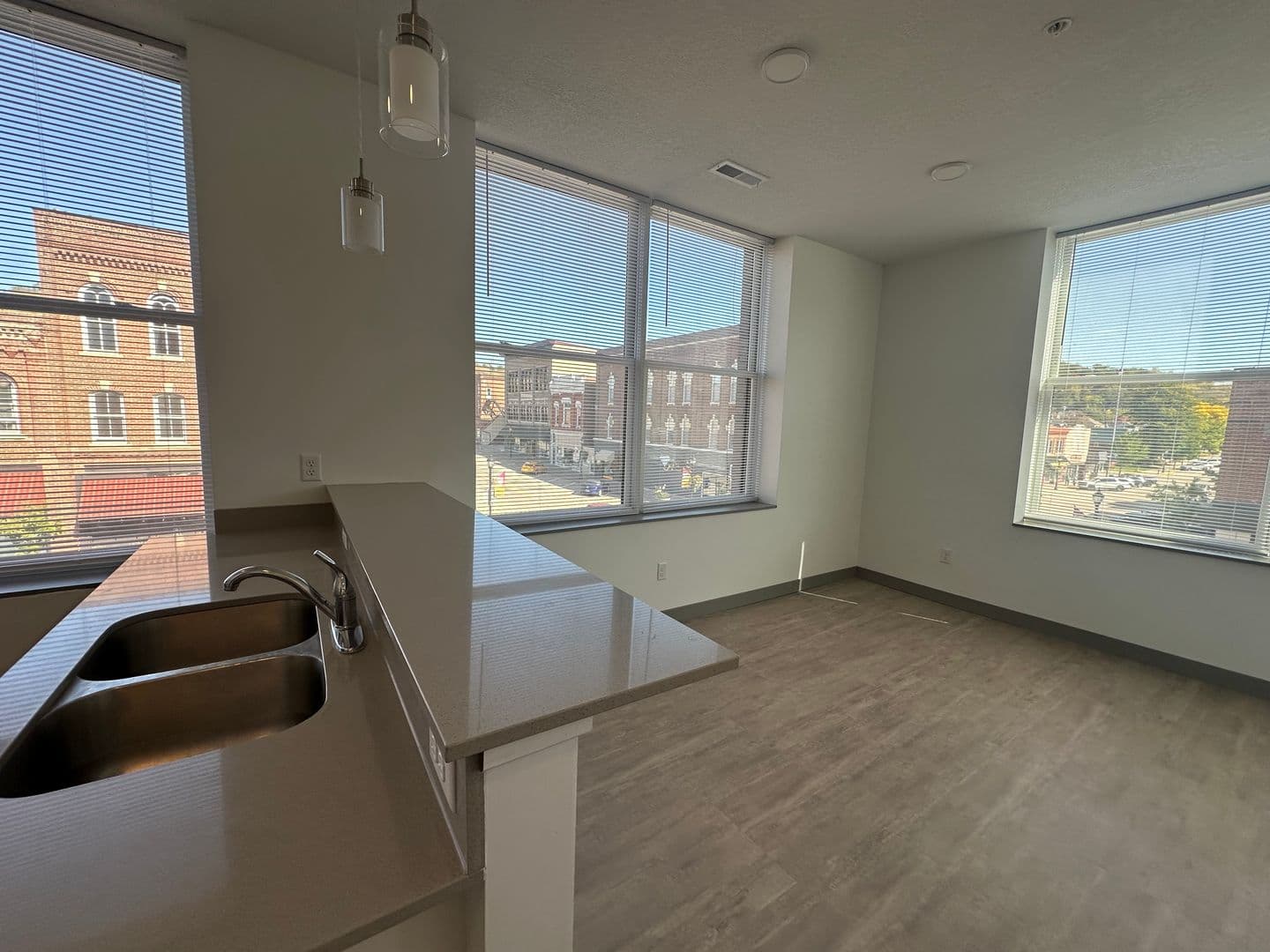 Red Wing Apartment: 222 Bush Street