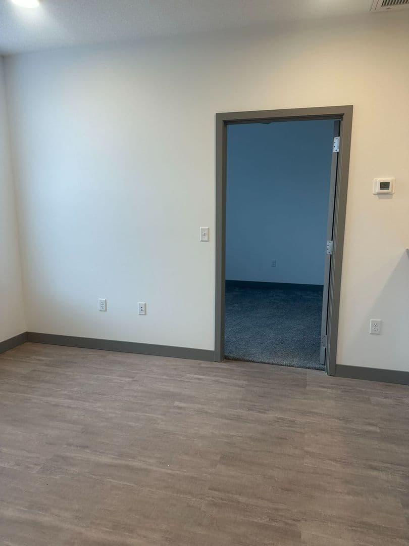 Red Wing Apartment: 222 Bush Street