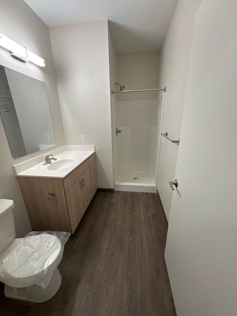 Windom Apartment: 1925 N Redding Avenue