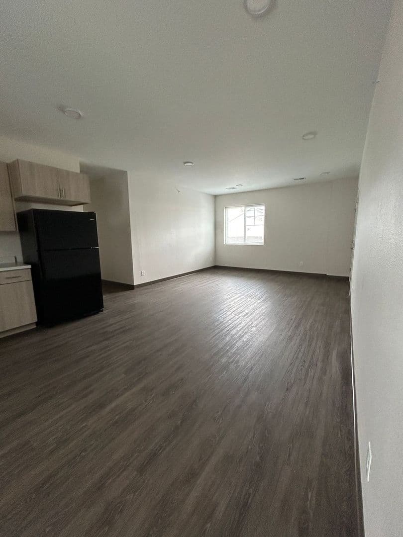 Windom Apartment: 1925 N Redding Avenue