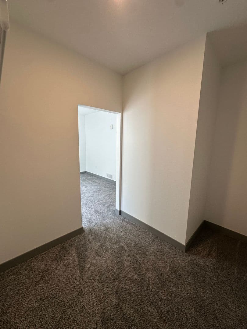 Red Wing Apartment: 222 Bush Street