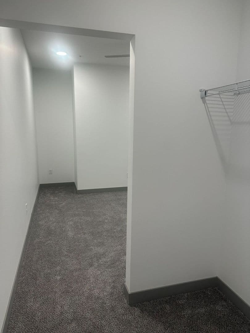 Red Wing Apartment: 222 Bush Street