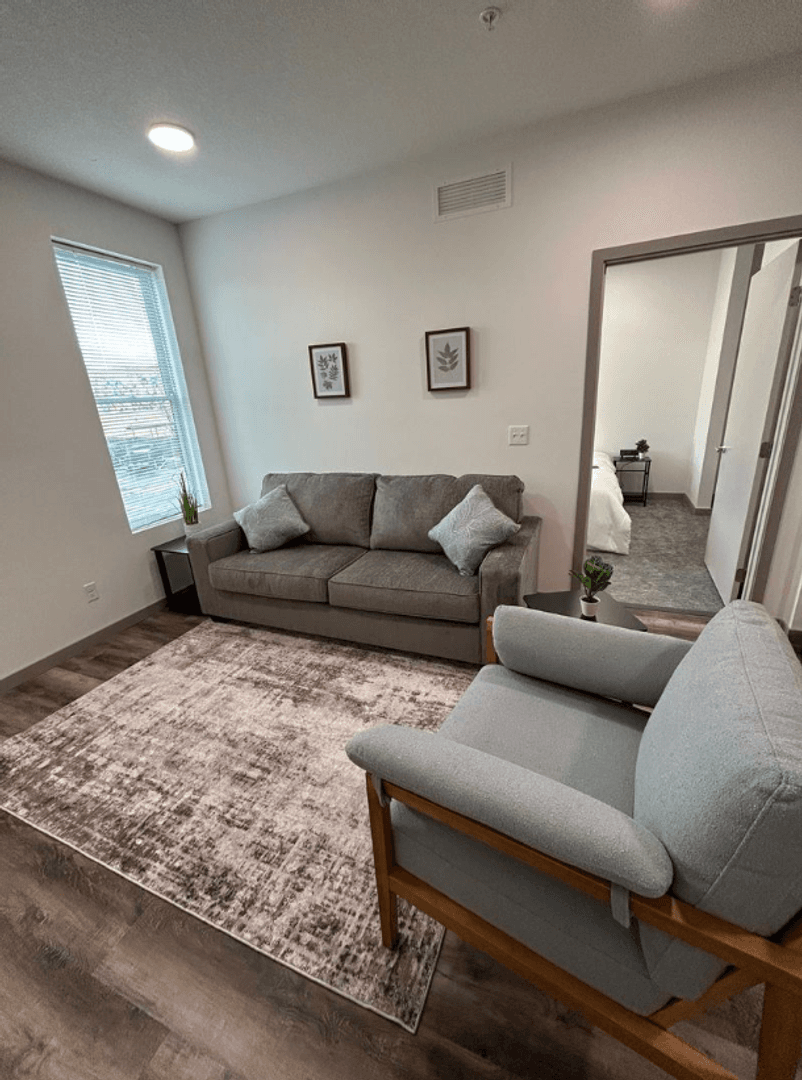 Marshall Apartment: 103 W Lyon Street