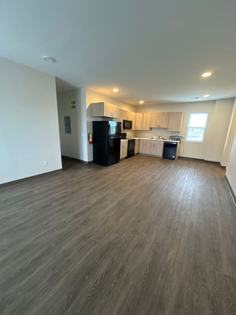 Windom Apartment: 1925 N Redding Avenue
