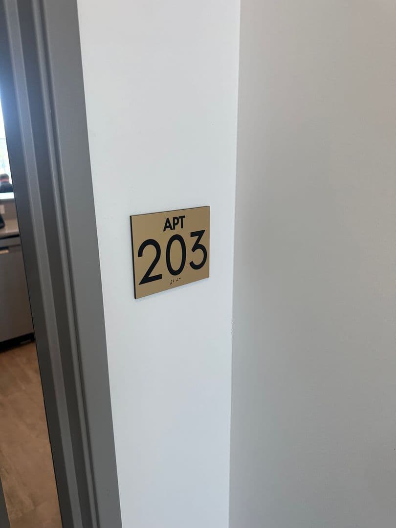 Red Wing Apartment: 222 Bush Street