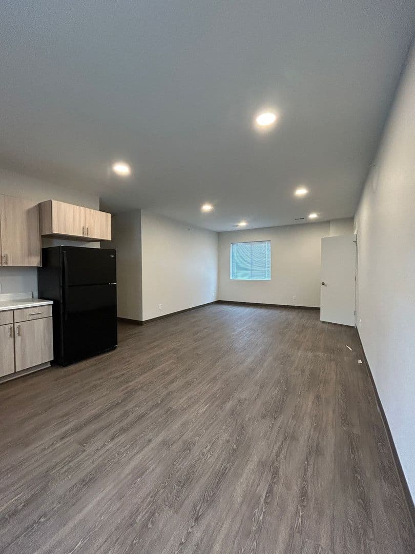 Windom Apartment: 1925 N Redding Avenue