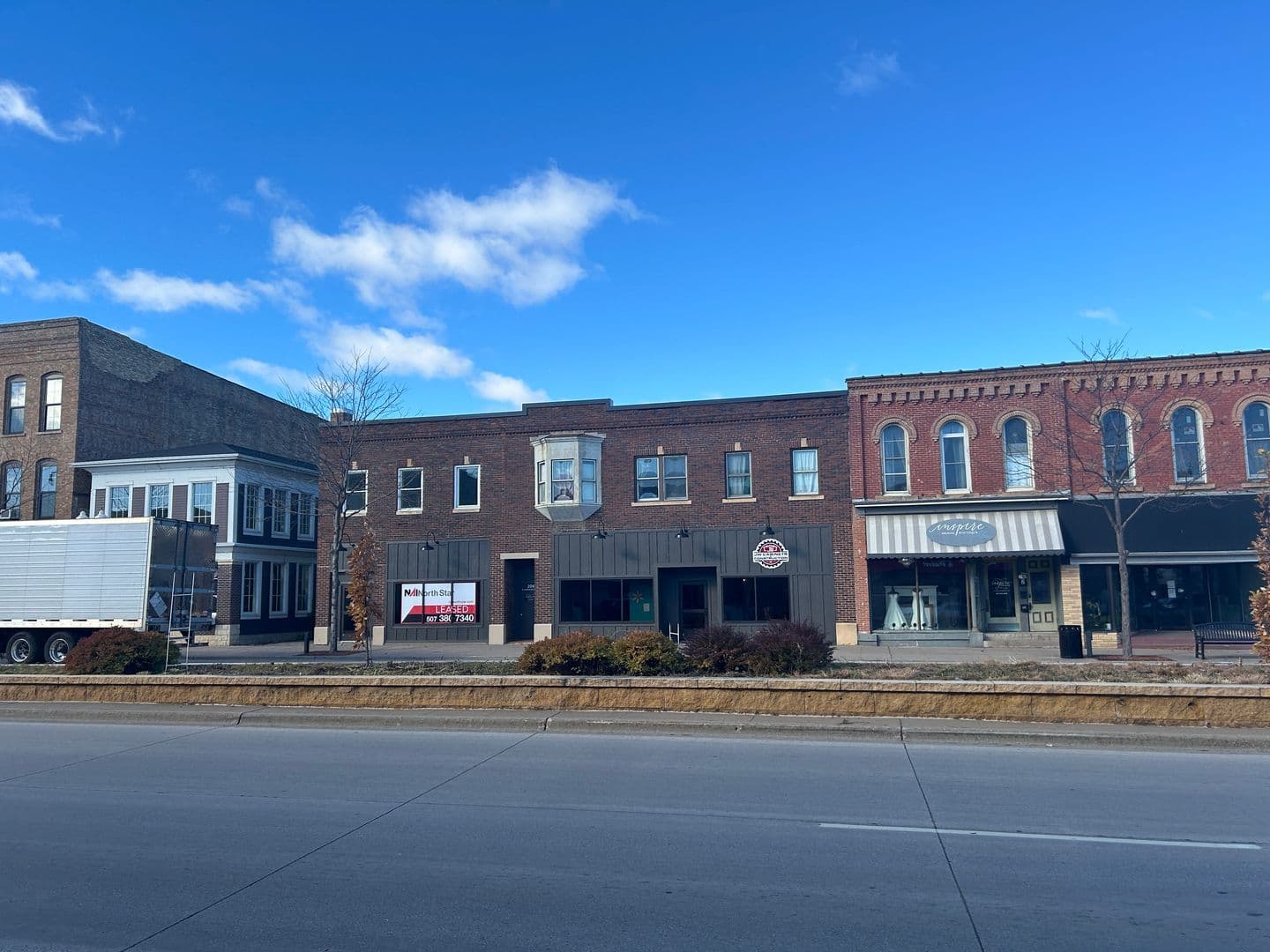Saint Peter Apartment: 208-212 S Minnesota Avenue