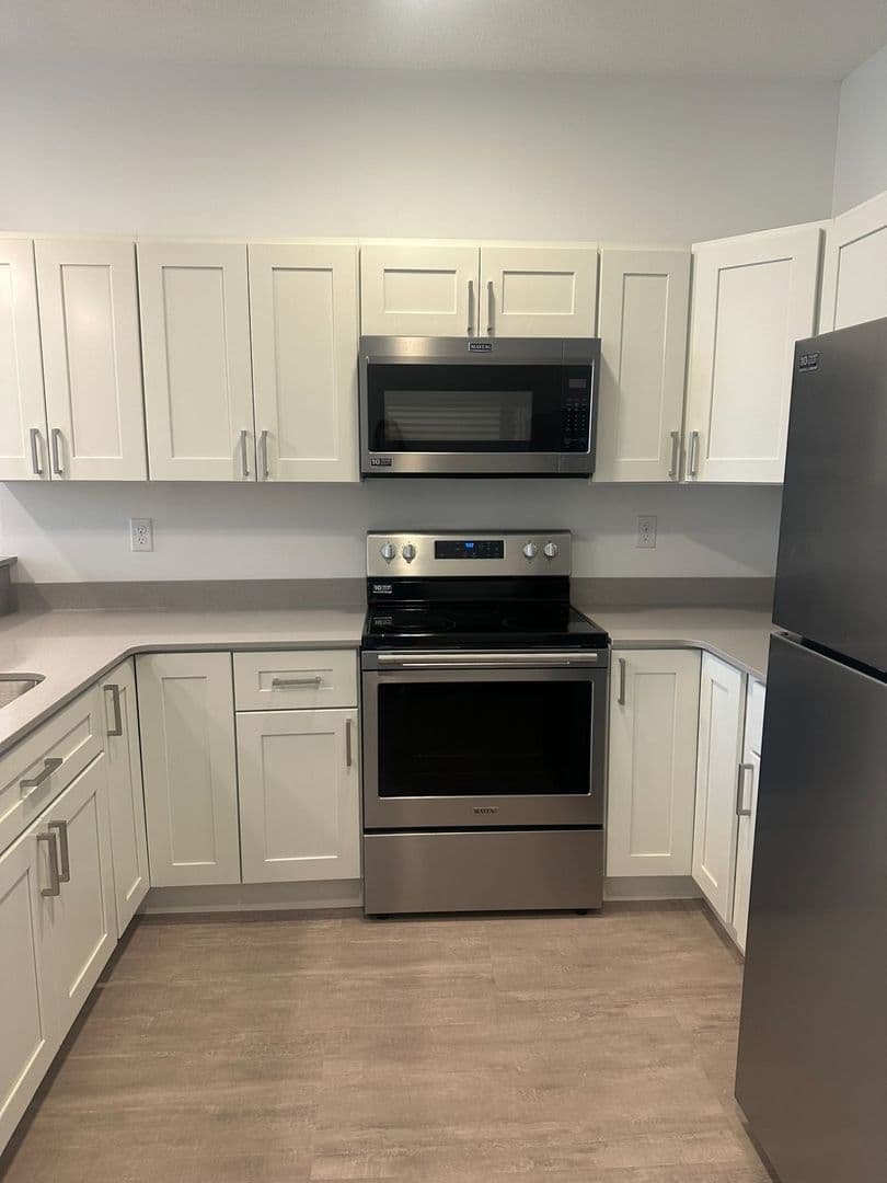 Red Wing Apartment: 222 Bush Street