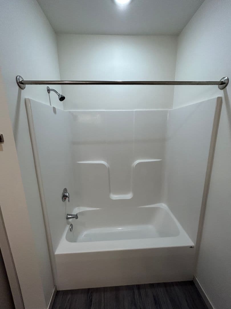 Le Sueur Apartment: 101 Main Street South
