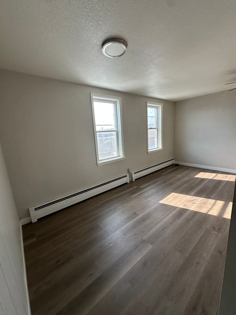 Saint Peter Apartment: 215-217 S Minnesota Avenue