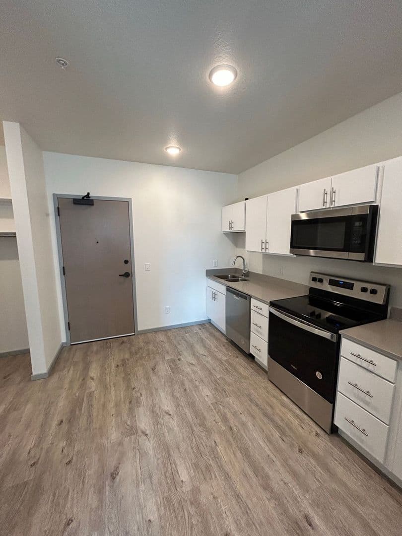 Saint Peter Apartment: 410-418 South Minnesota Avenue