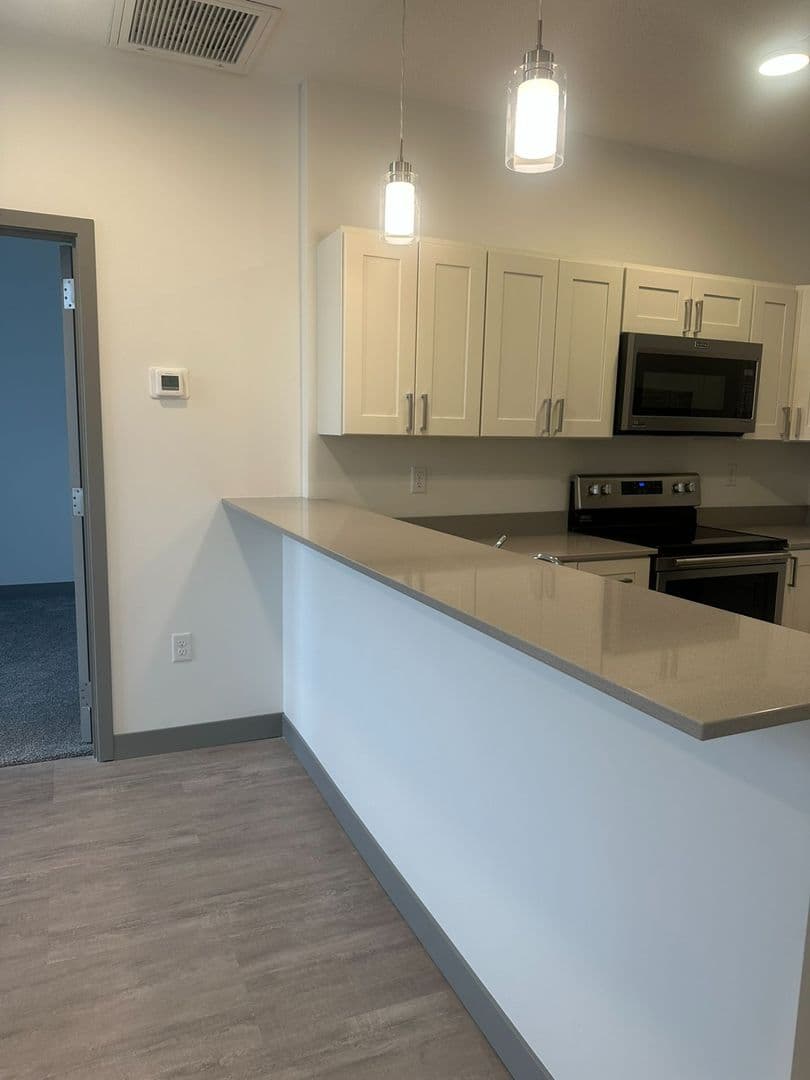 Red Wing Apartment: 222 Bush Street