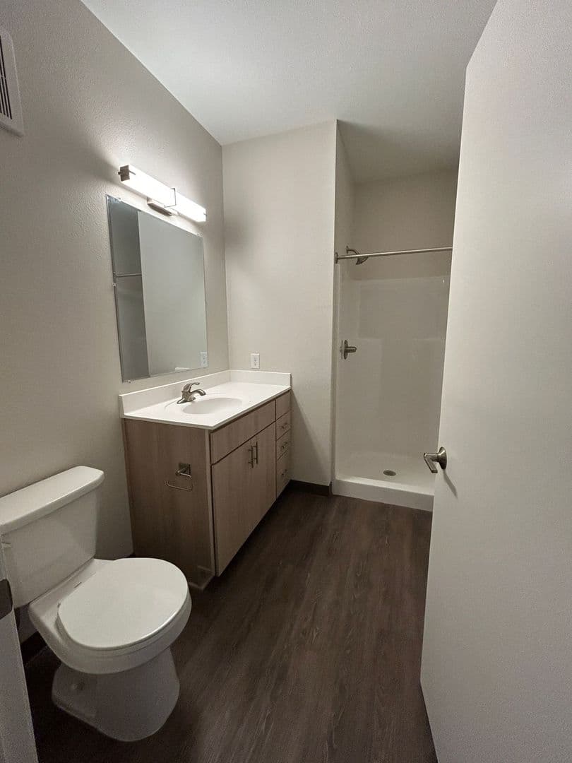 Windom Apartment: 1925 N Redding Avenue