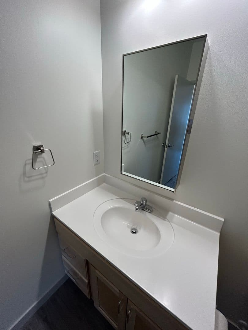 Le Sueur Apartment: 101 Main Street South
