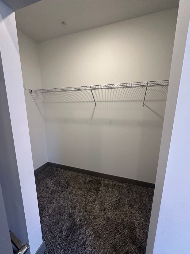 Red Wing Apartment: 222 Bush Street