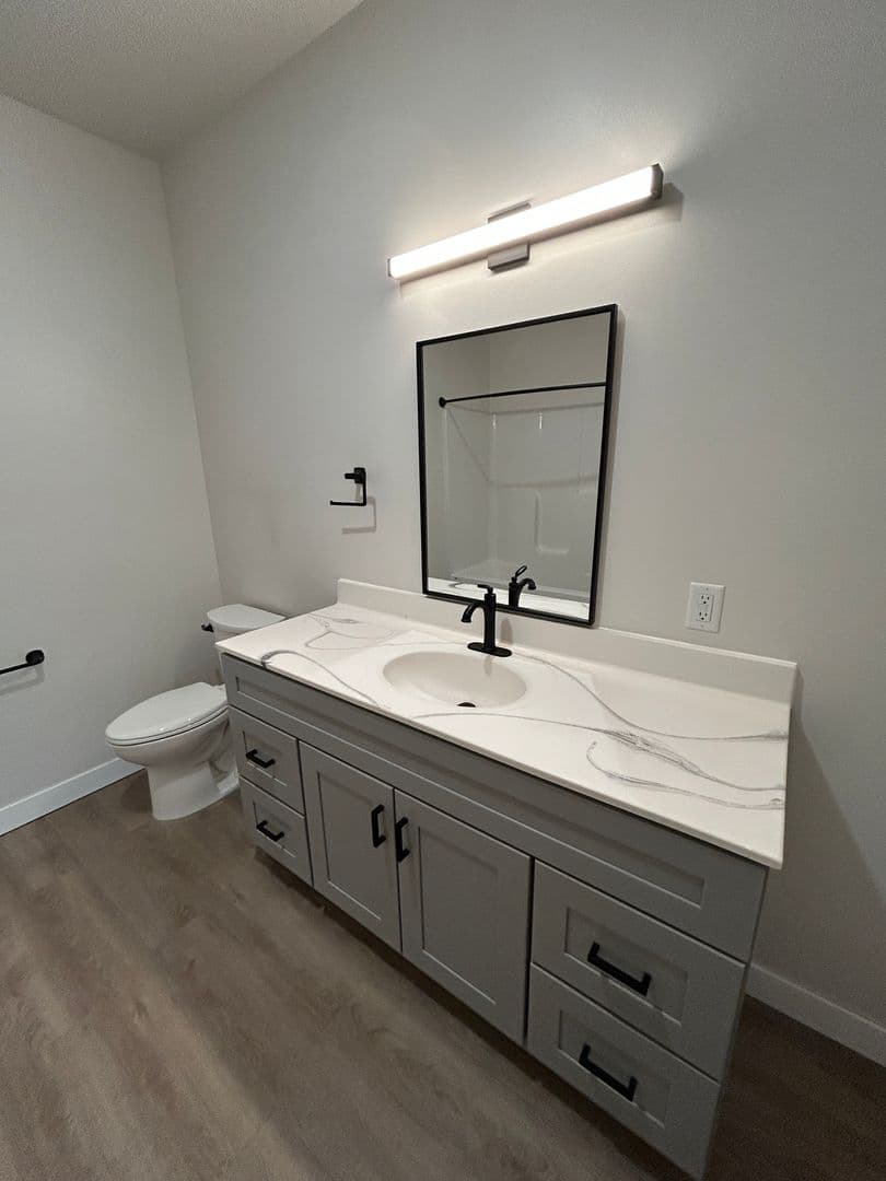 Madelia Apartment: 116 W Main Street