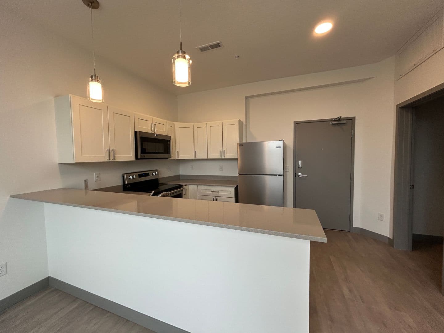 Red Wing Apartment: 222 Bush Street