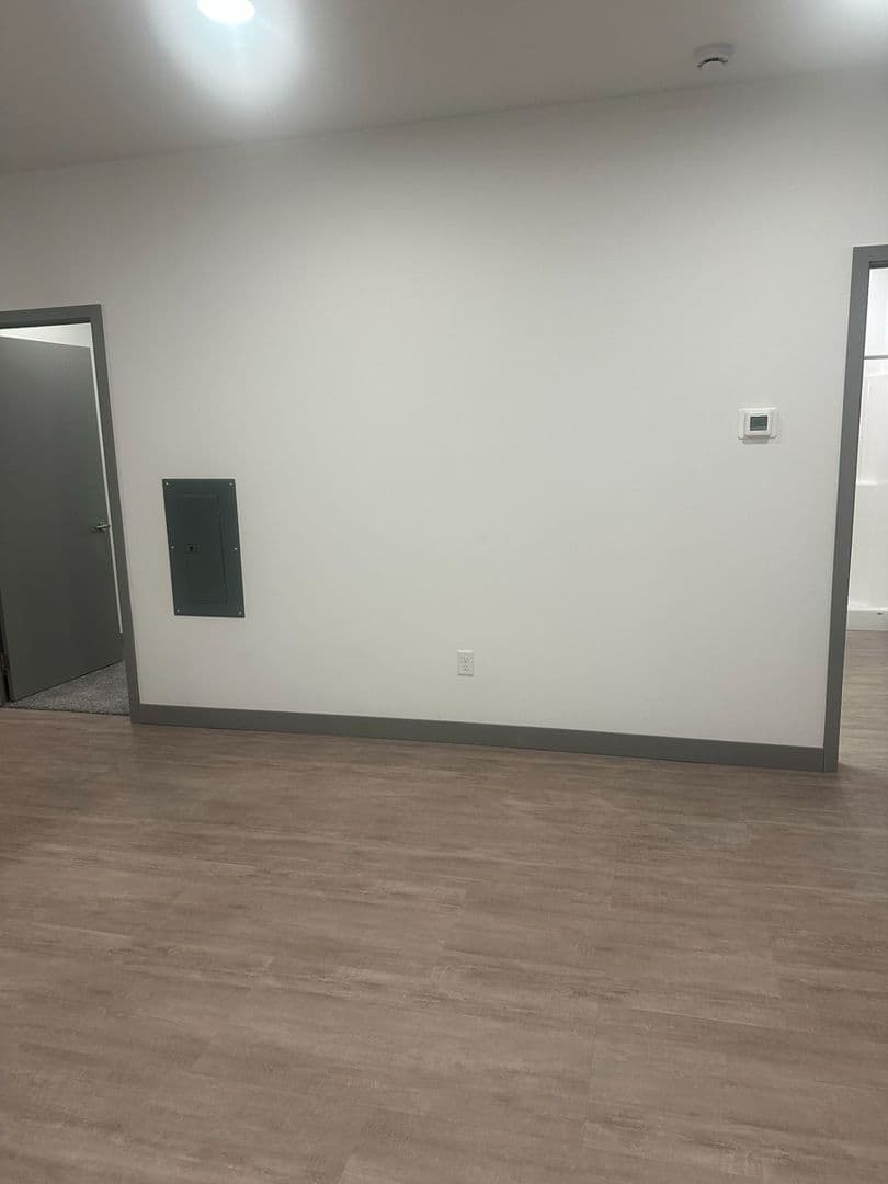 Red Wing Apartment: 222 Bush Street