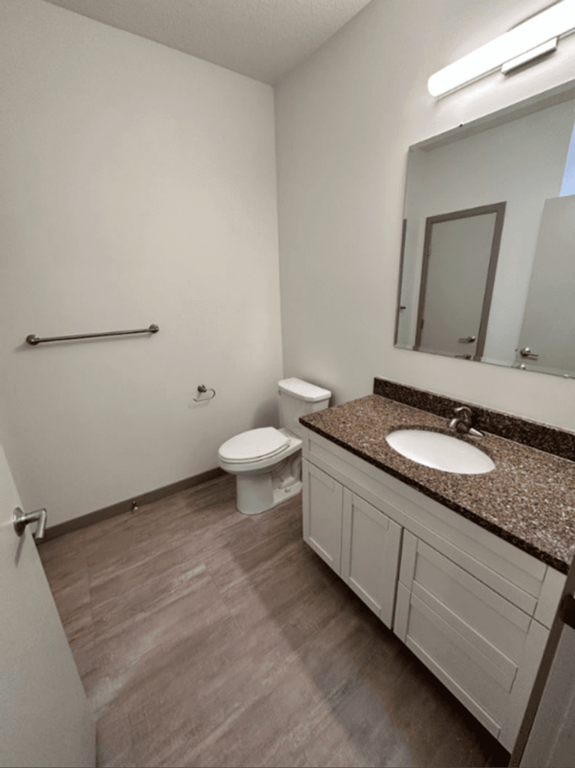 Marshall Apartment: 103 W Lyon Street