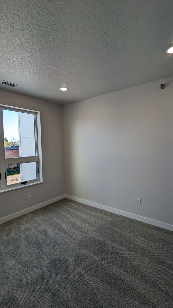 Madelia Apartment: 116 W Main Street