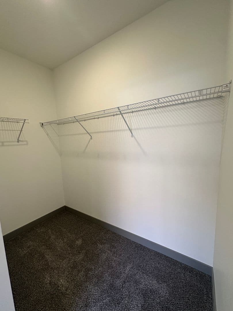 Red Wing Apartment: 222 Bush Street