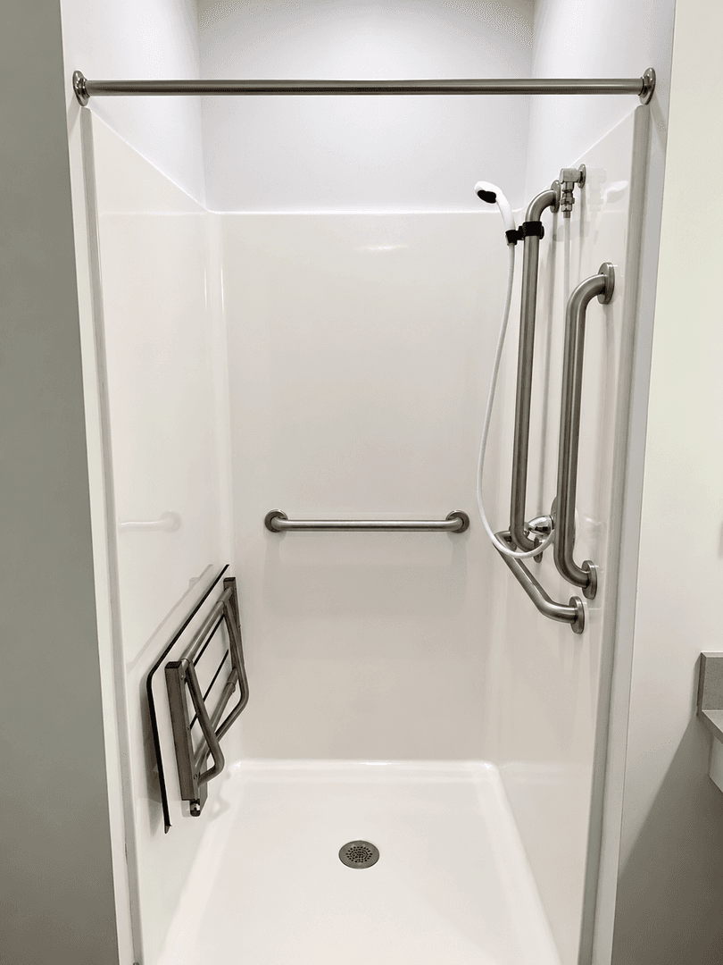 Red Wing Apartment: 222 Bush Street