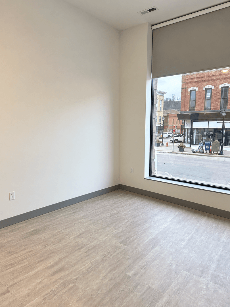 Red Wing Apartment: 222 Bush Street