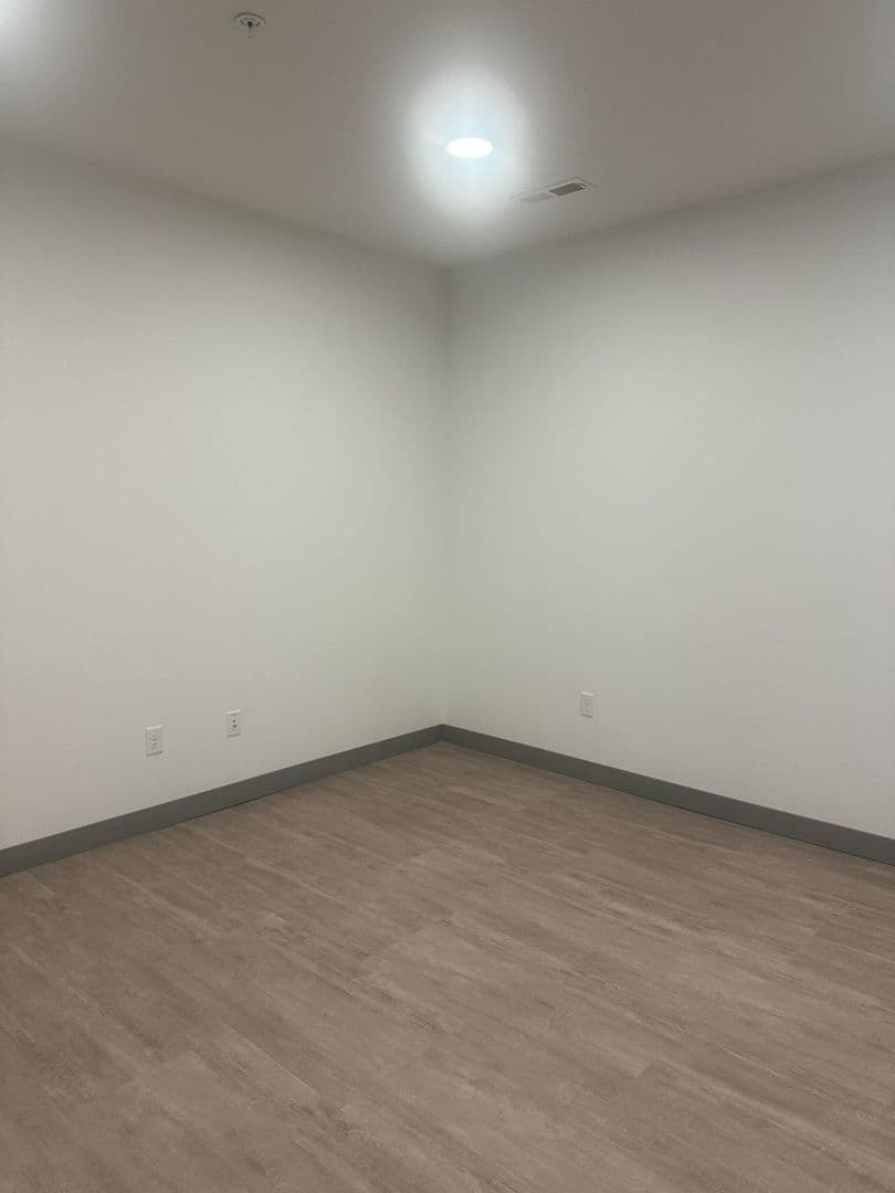 Red Wing Apartment: 222 Bush Street