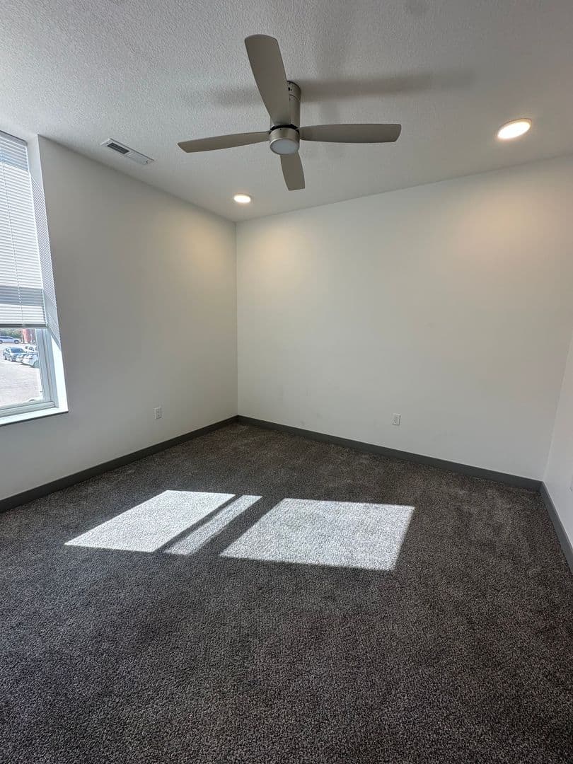 Red Wing Apartment: 222 Bush Street