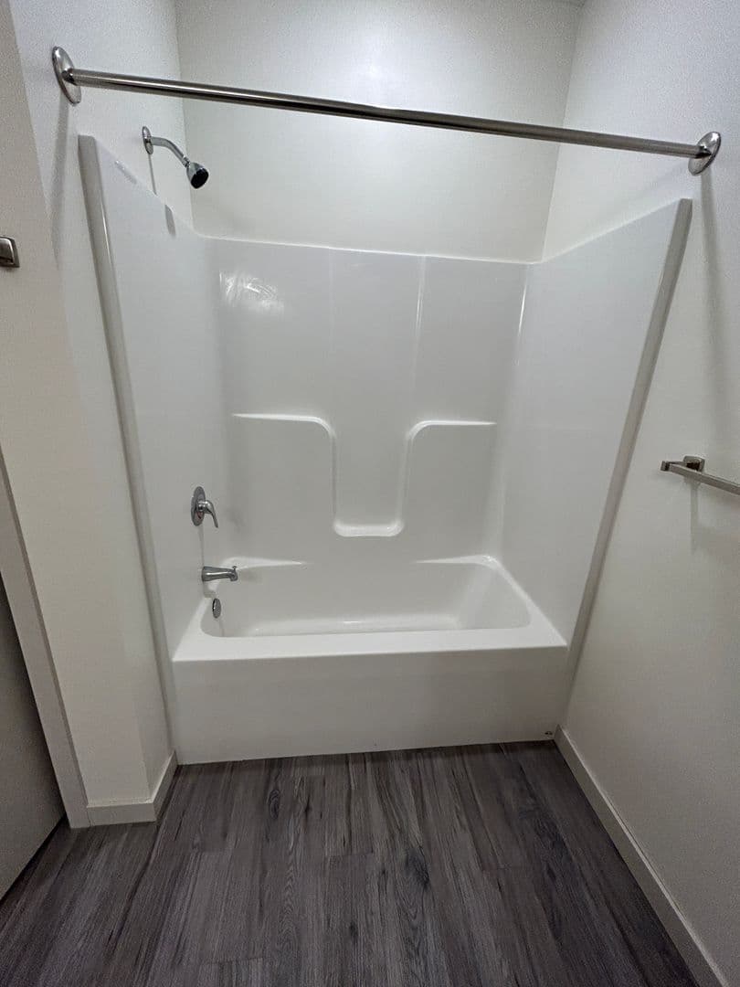 Le Sueur Apartment: 101 Main Street South