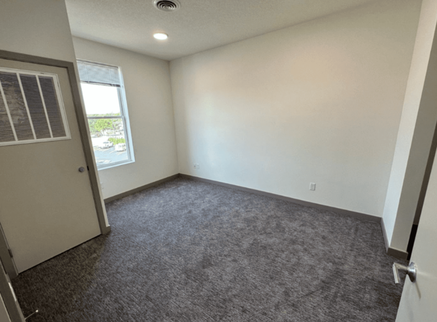 Marshall Apartment: 103 W Lyon Street