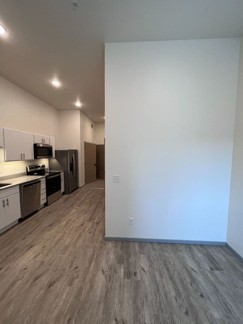 Saint Peter Apartment: 410-418 South Minnesota Avenue