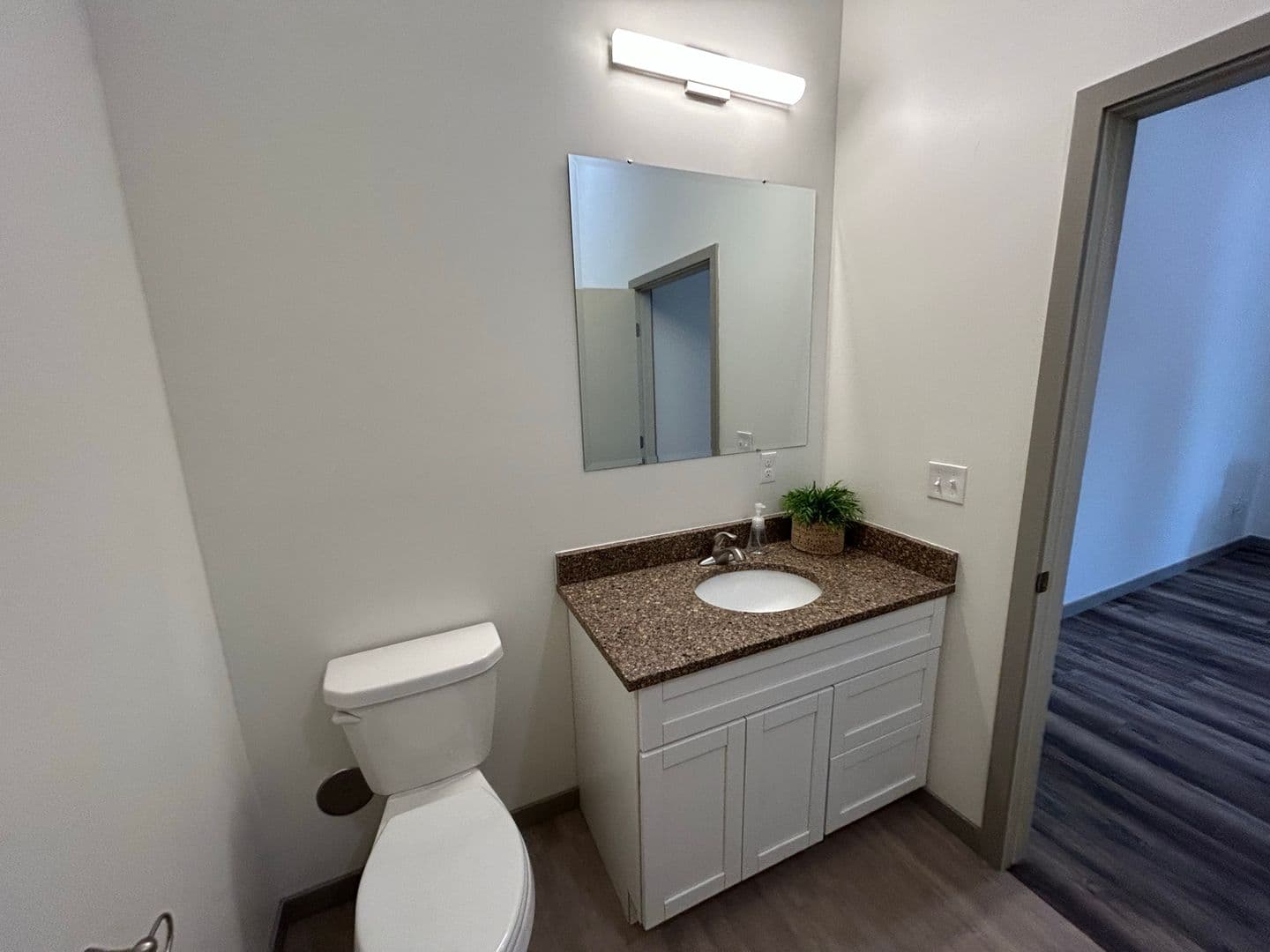 Marshall Apartment: 103 W Lyon Street