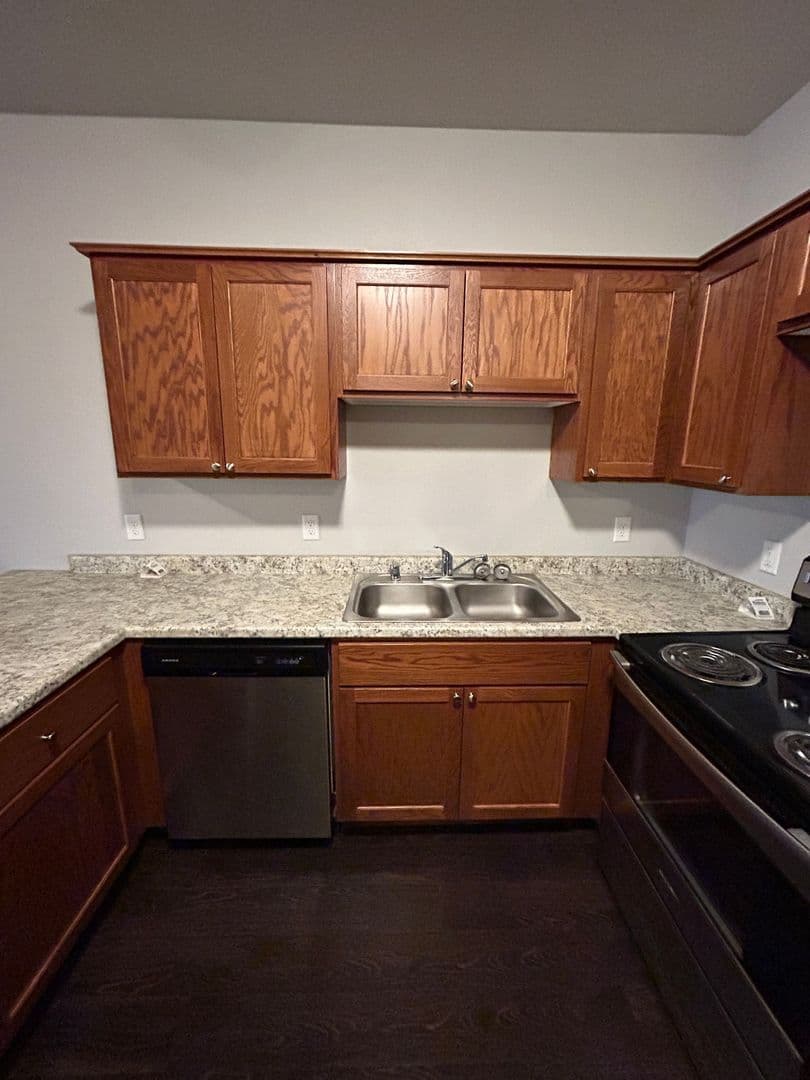 Saint Peter Apartment: 1901 Meridian Street
