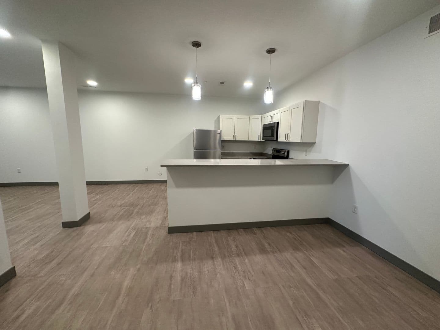 Red Wing Apartment: 222 Bush Street