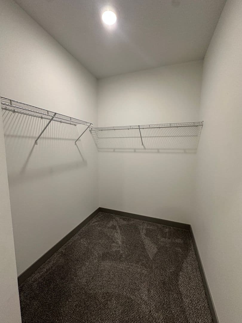 Red Wing Apartment: 222 Bush Street
