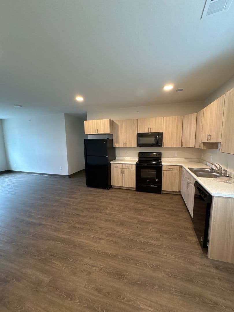 Windom Apartment: 1925 N Redding Avenue