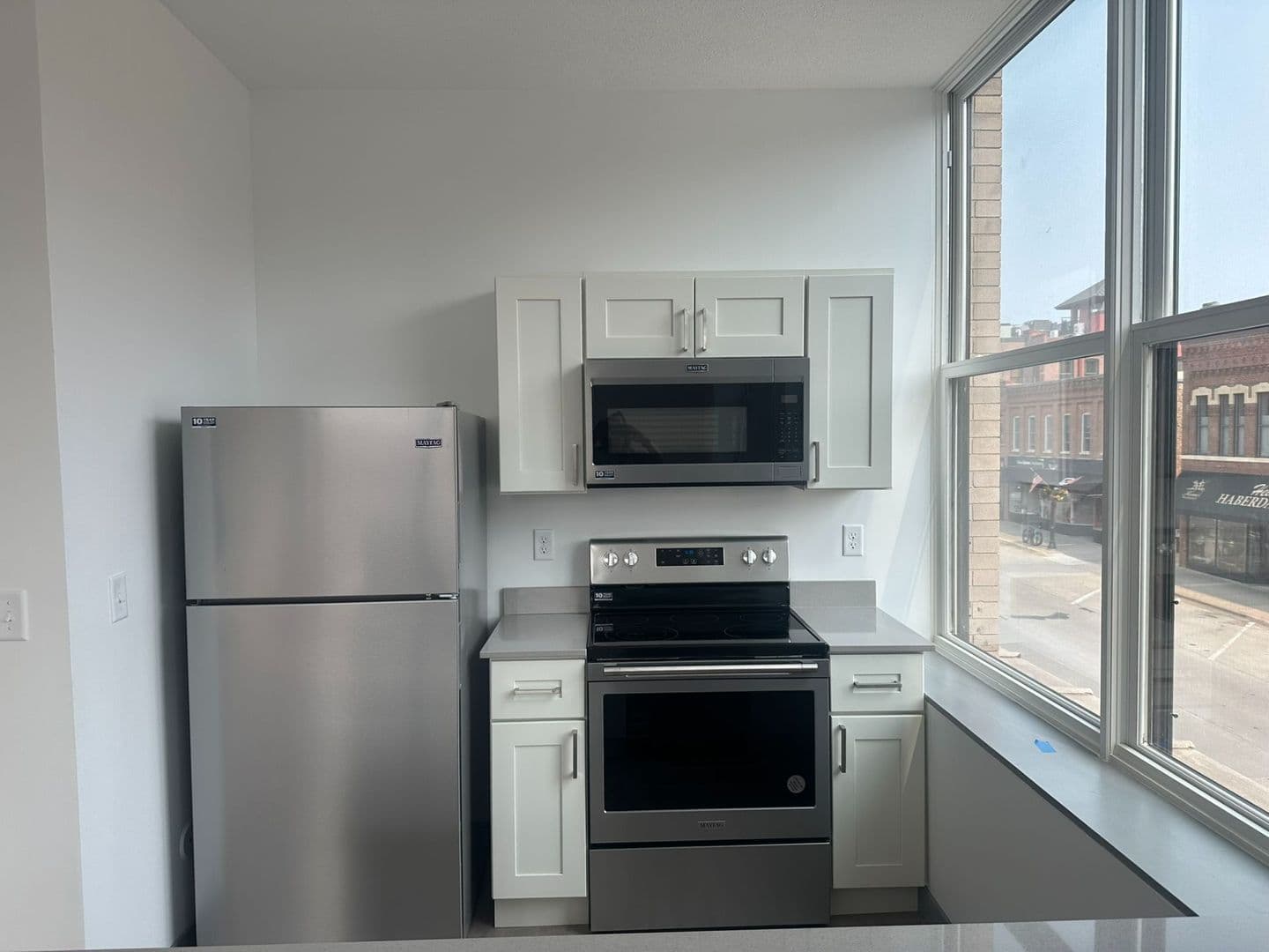 Red Wing Apartment: 222 Bush Street