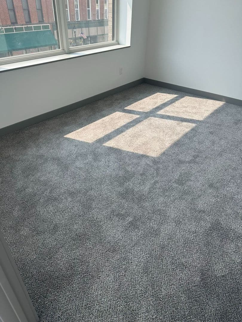 Red Wing Apartment: 222 Bush Street