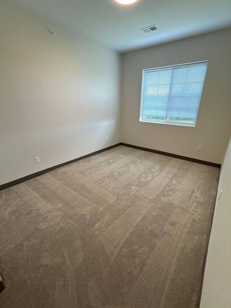 Windom Apartment: 1925 N Redding Avenue