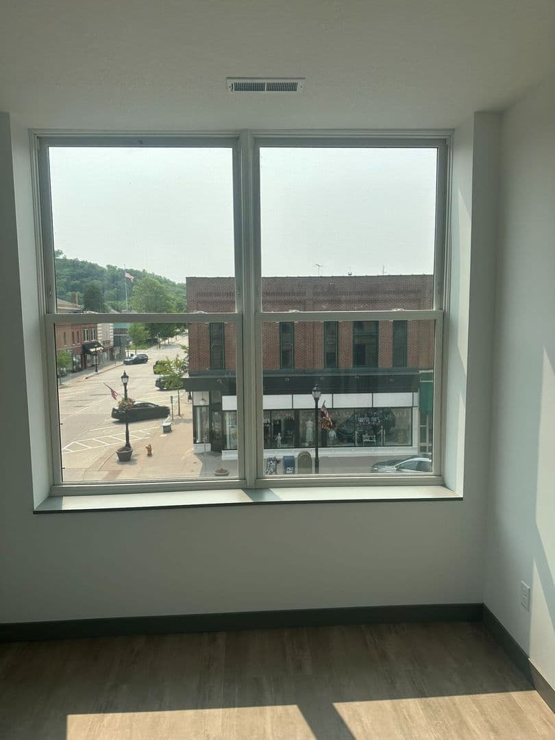 Red Wing Apartment: 222 Bush Street